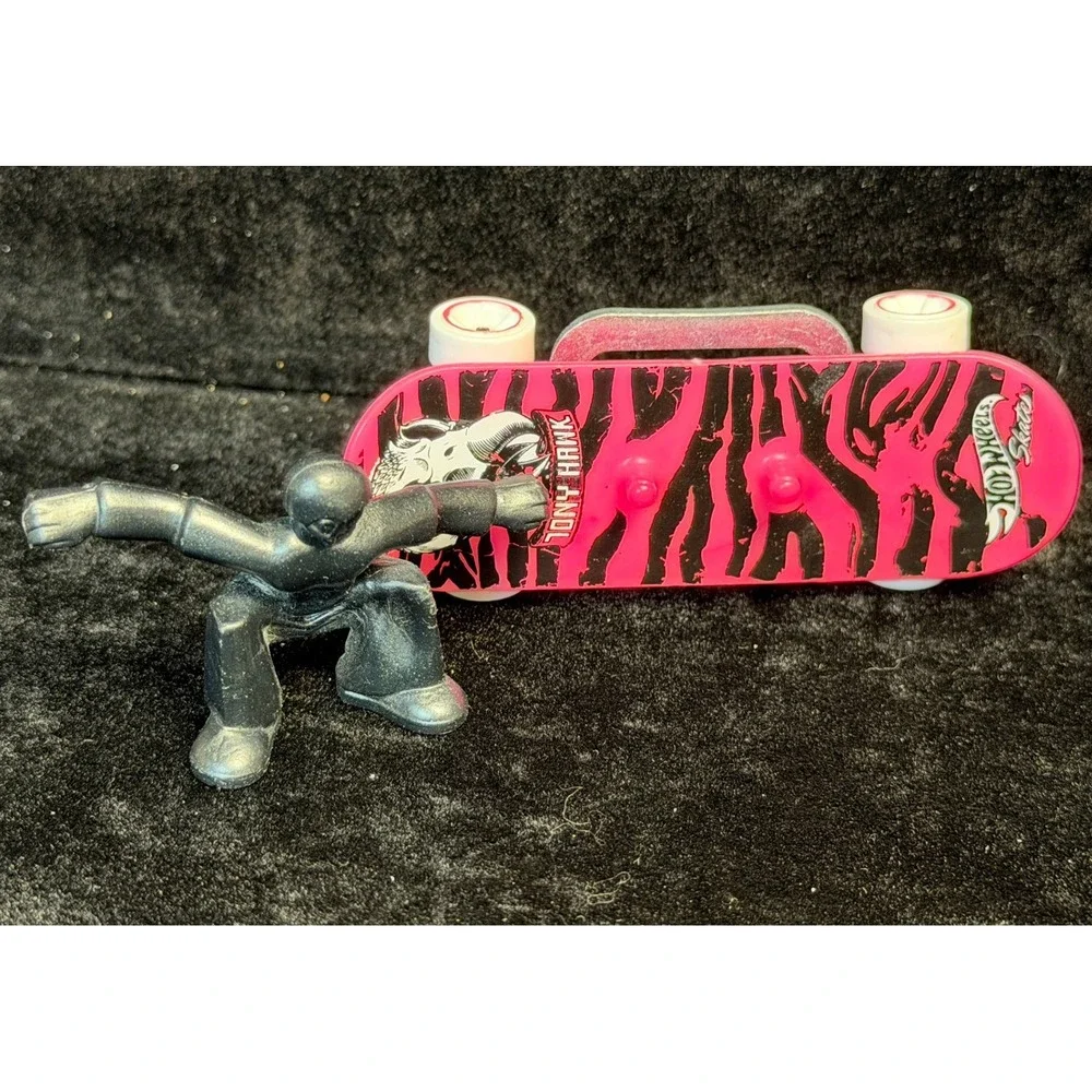 Hot Wheels-Skate Grom X1617, Tony Hawk Pink Skull Fingerboard & Figure, 2013